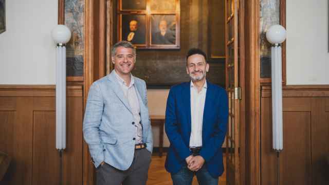 Edmundo Bal posa junto a César Vera, número uno por Cree en Europa a las elecciones del 9-J.