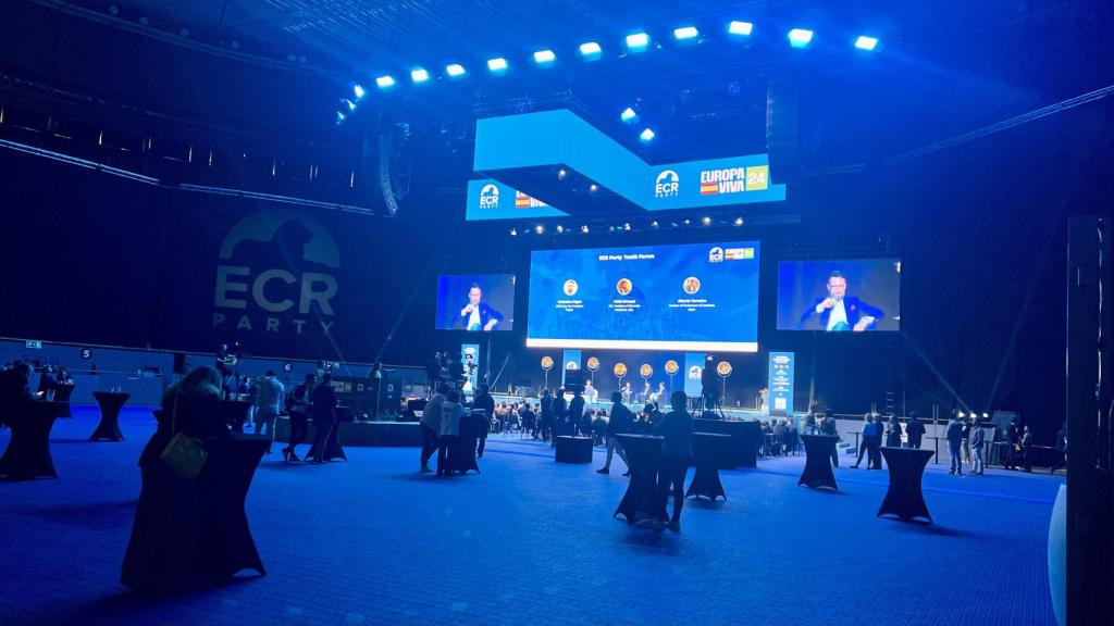 Al evento de este viernes acudieron menos de 100 personas. El aforo del recinto es de 15.000.