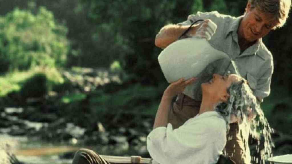 La mítica escena de 'Memorias de África' con Streep y Robert Redford.