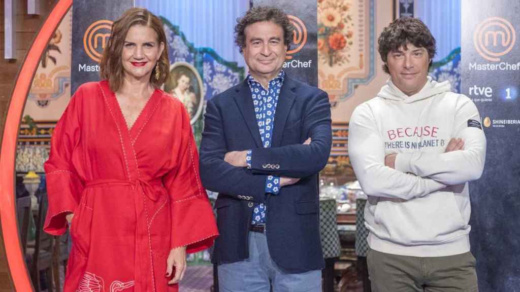 Samantha Vallejo-Nágera, Pepe Rodríguez y Jordi Cruz en una presentación de 'MasterChef'