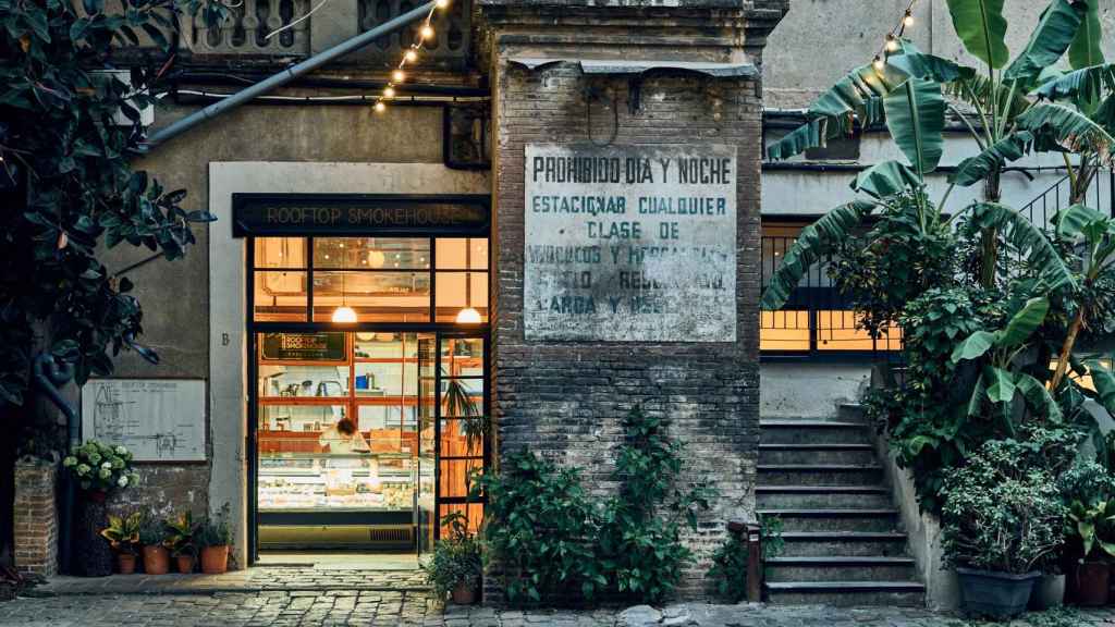 La Fábrica Lehmann, hogar del ahumador, antiguamente fábrica de muñecas.