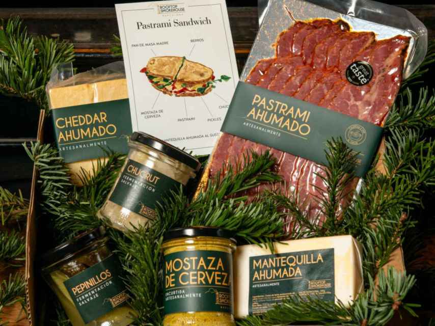 Todo lo necesario para hacer el sándwich de pastrami perfecto.