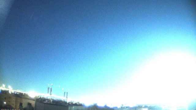 El momento de máxima luminosidad de la bola de fuego a su paso por Sevilla.