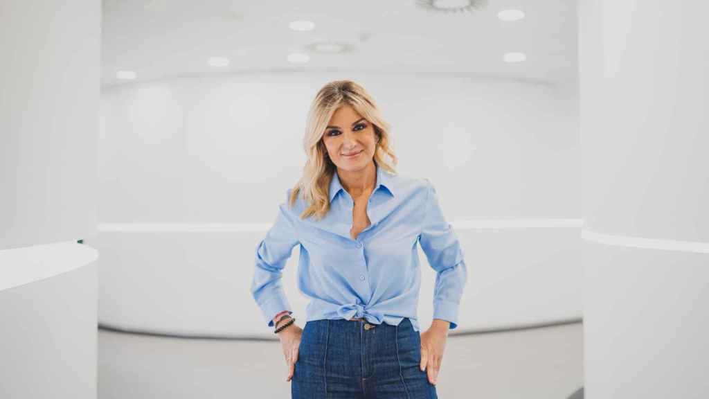 Sandra Golpe es gaditana, pero corrigió su acento porque era lo que se exigía en las facultades de entonces.