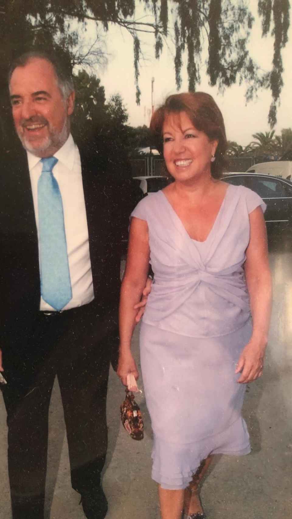 Villacastín junto a su razón de amor, Miguel Larrea Zabálegui, en una imagen facilitada a EL ESPAÑOL.