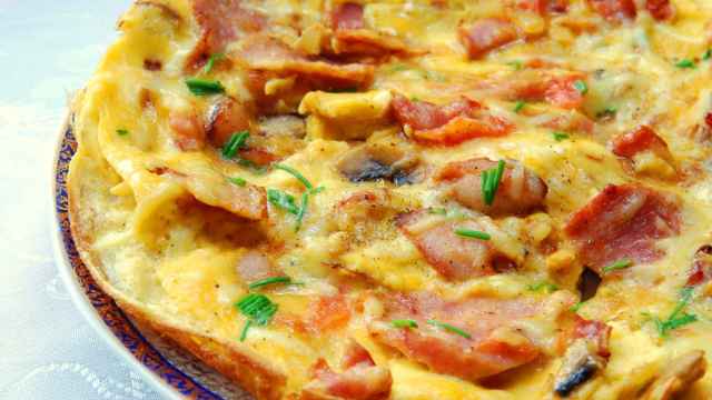 Una torta con beicon