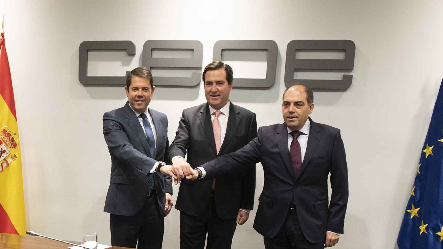 El presidente de Cepyme, Gerardo Cuerva; el presidente de CEOE; Antonio Garamendi, y el presidente de ATA, Lorenzo Amor, en una imagen de archivo.