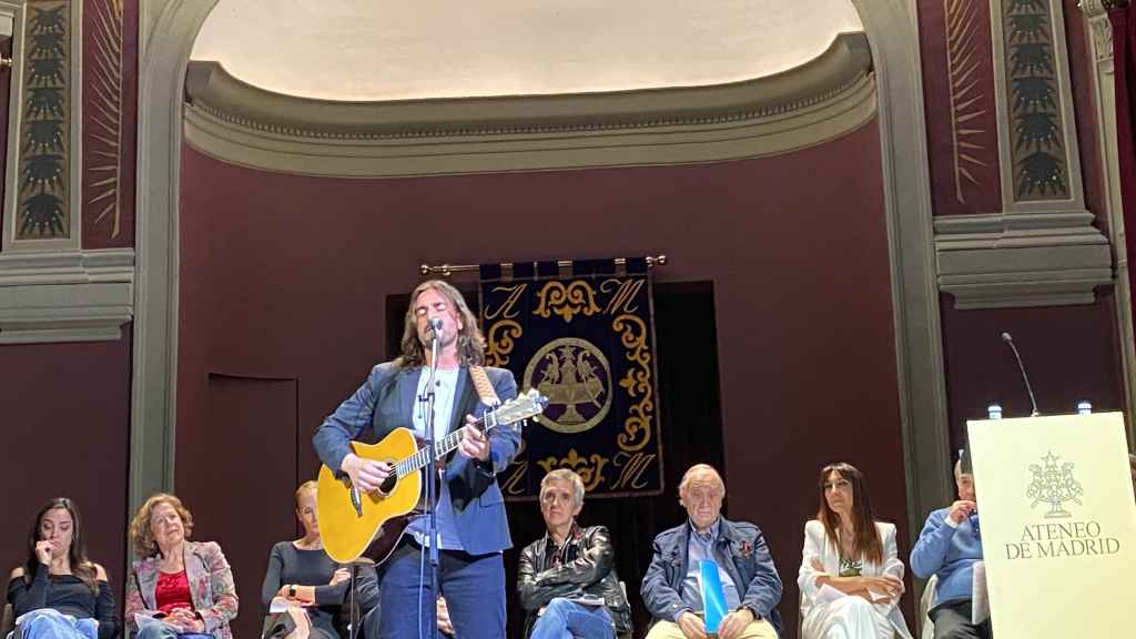 Participación de Andrés Suárez Otero, cantautor.