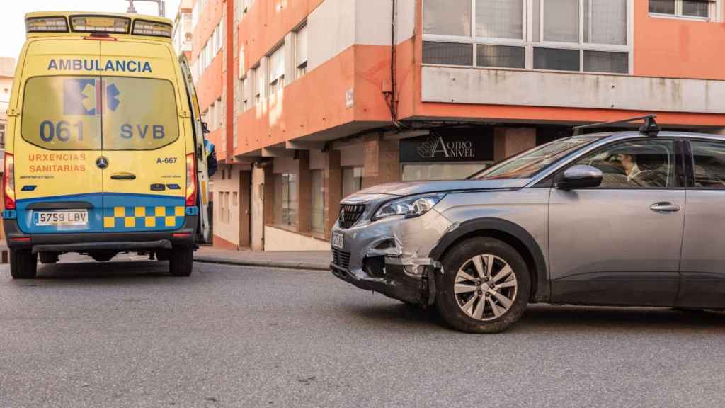 Imagen de archivo de una ambulancia en Pontevedra.