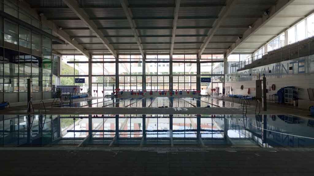 En primer plano, el vaso pequeño de la instalación acuática del Distrito de La Flota en el que se encontraba la pequeña Britany.