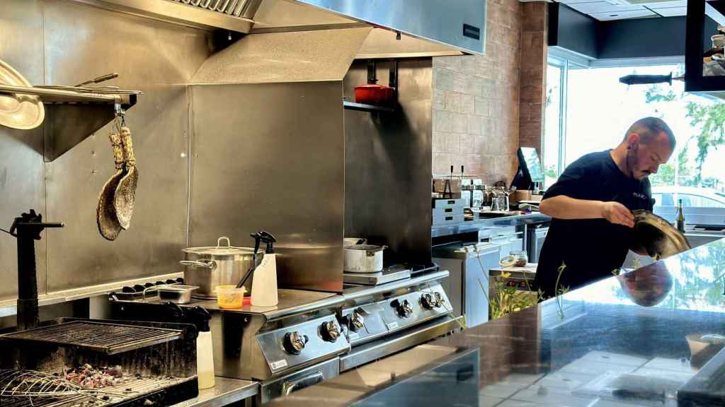 Miquel Gilabert tras la barra de Mare.