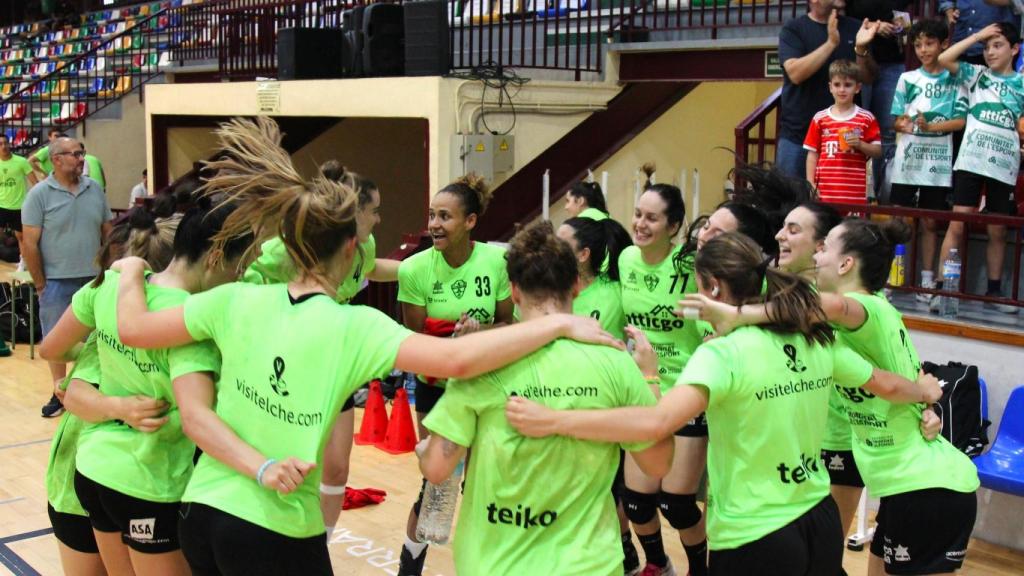 Las jugadoras del Balomano Elche en un encuentro anterior.