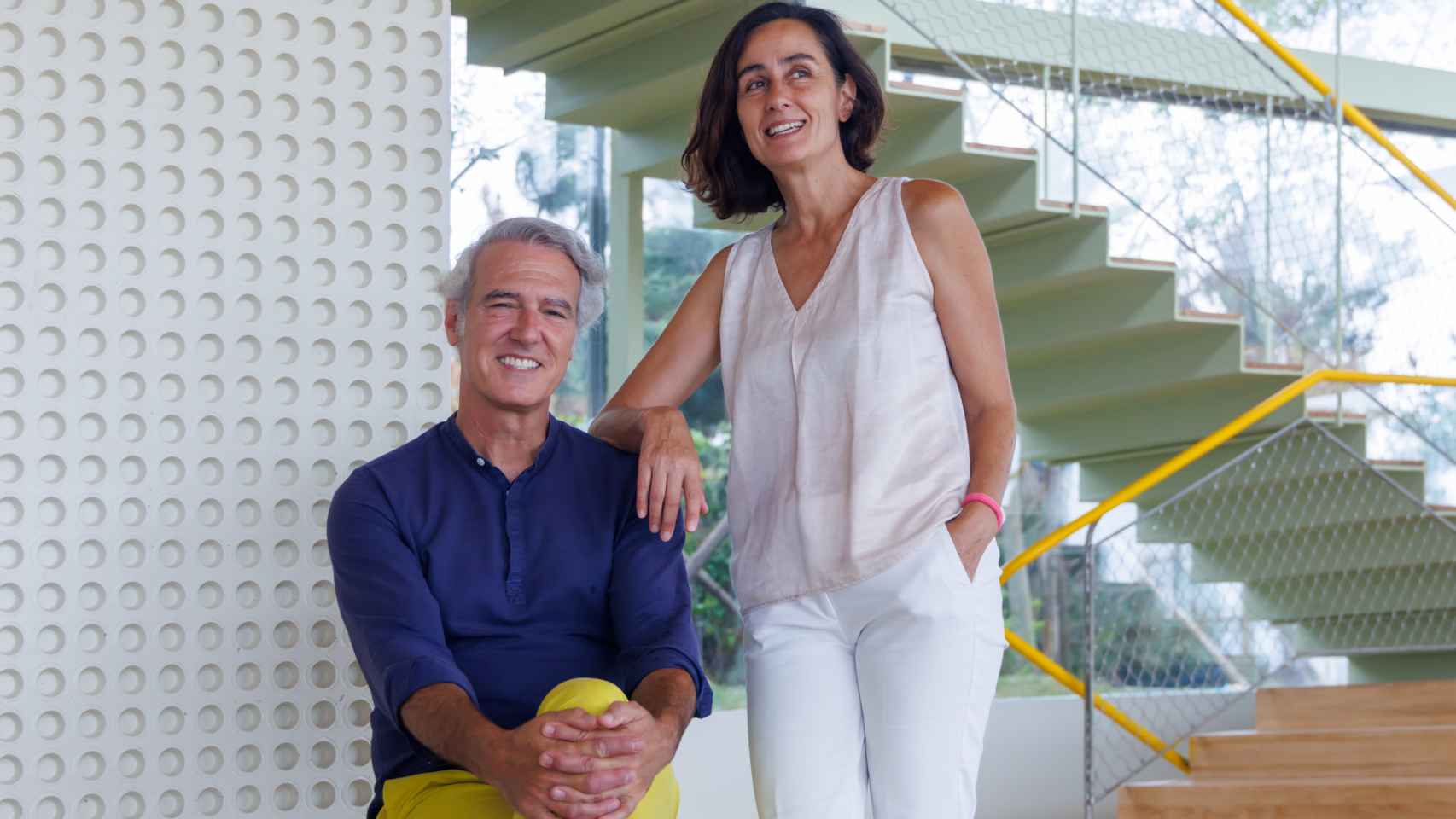 Lucía Cano y José Selgas en el café de Rizhao, China, 2024. Foto: Iwan Baan / https://iwan.com/