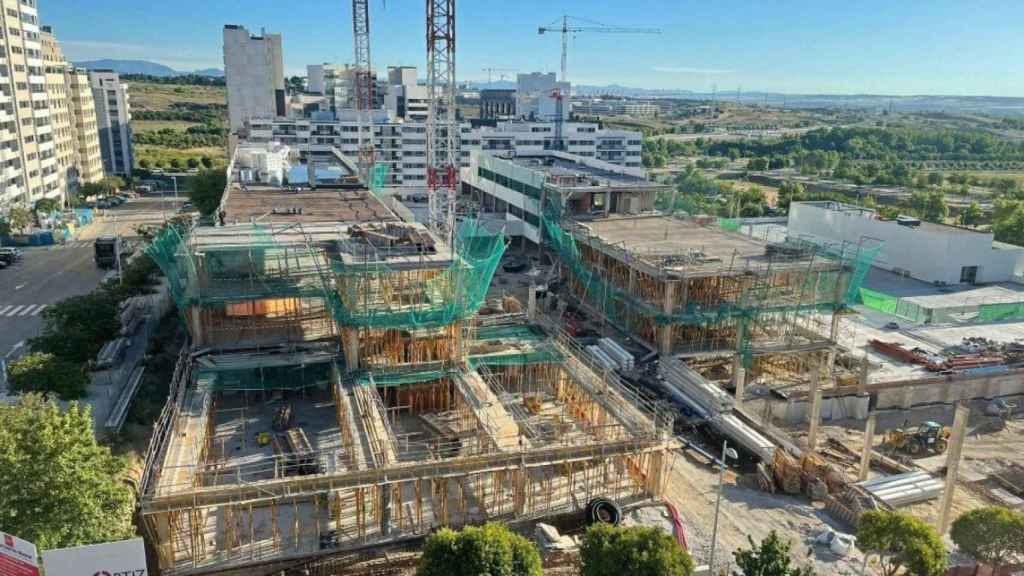 Vista aérea de la parcela de Leandro Silva 10, en Hortaleza, donde se encuentra el colegio GSD Valdebebas.