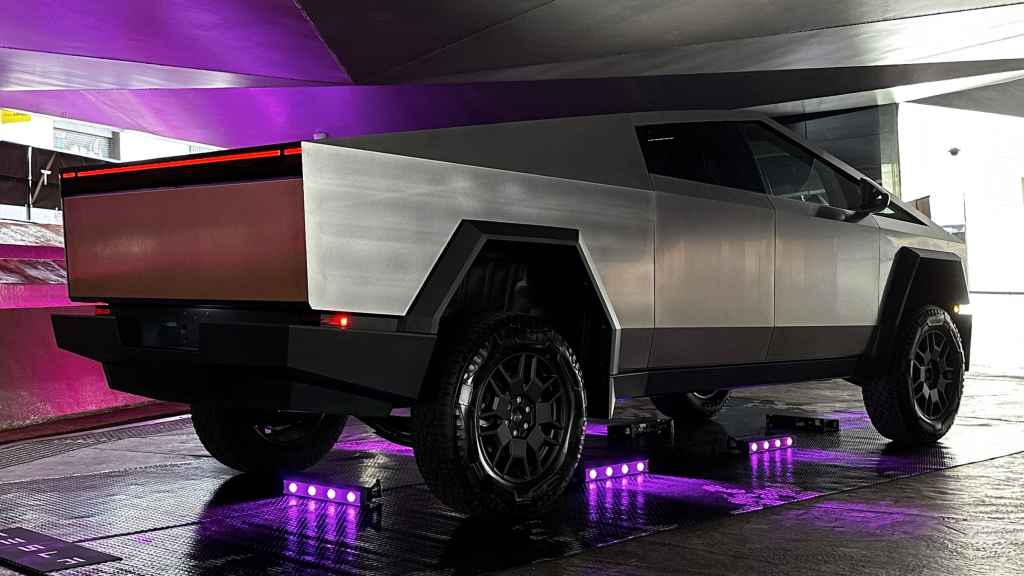 Tesla Cybertruck.