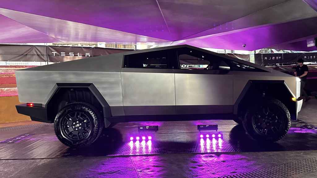 Tesla Cybertruck.