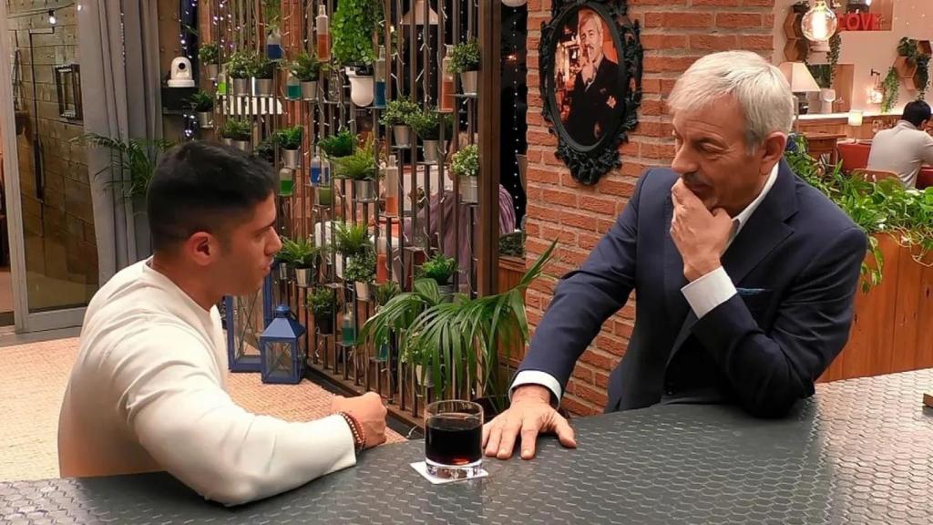 Jordi y Carlos Sobera en ‘First Dates’.