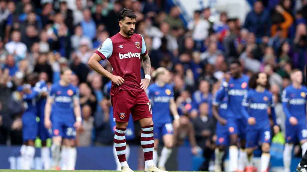 Lucas Paquetá, con rostro serio durante un partido.