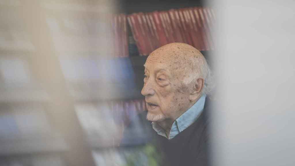 El escritor Manuel Vicent durante la entrevista con EL ESPAÑOL | Porfolio.