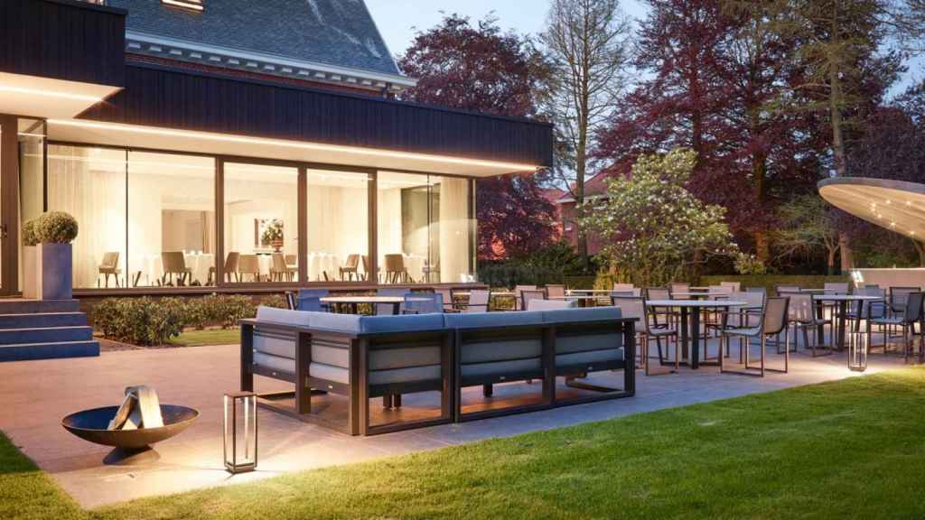 La terraza recibe al comienzo y final del menú.