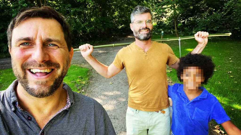 Toni Comín junto a Sergi Corbera y su hija, Laia, en una imagen compartida en su perfil de Instagram.