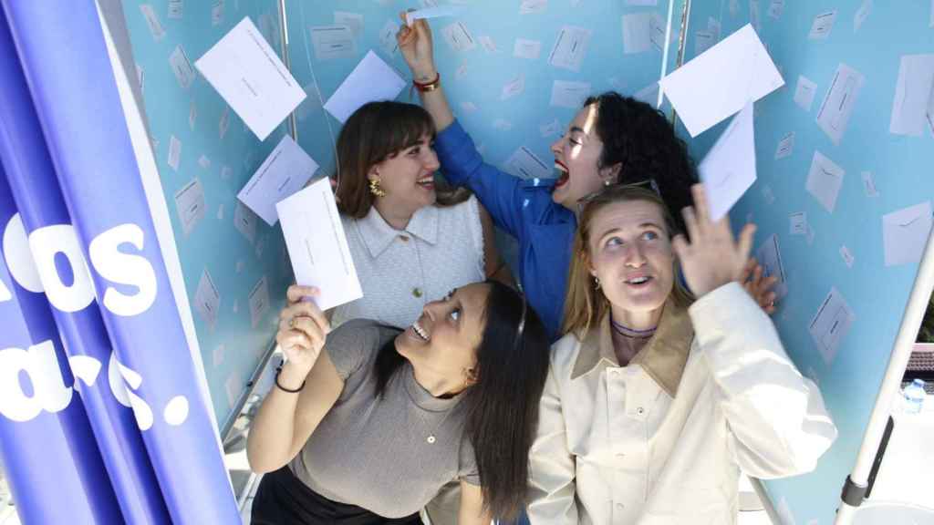 Mujeres de diferentes organizaciones sociales han acudido al acto de presentación de la iniciativa.