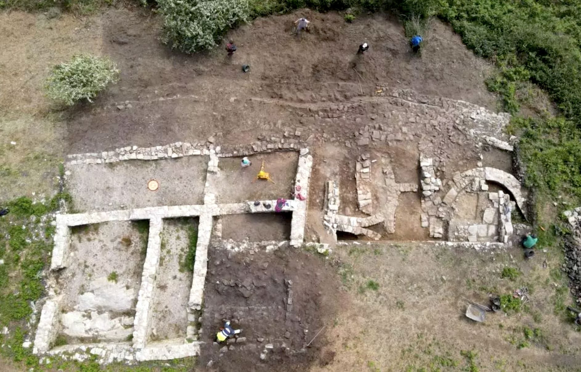 Excavación en la isla de Ons. Foto: Organismo Autónomo Parques Nacionales