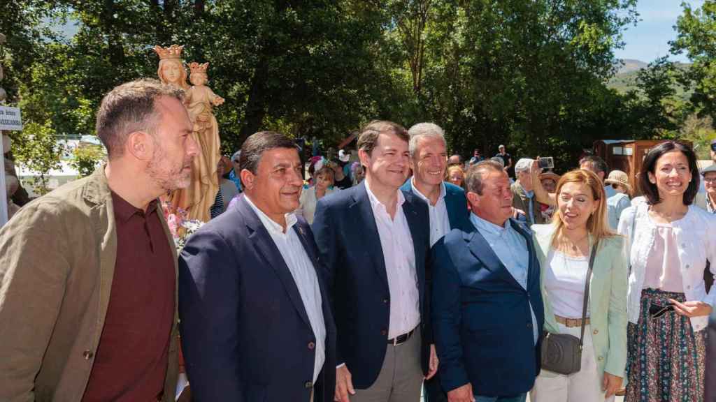 Alfonso Fernández Mañueco en su visita a Burgohondo