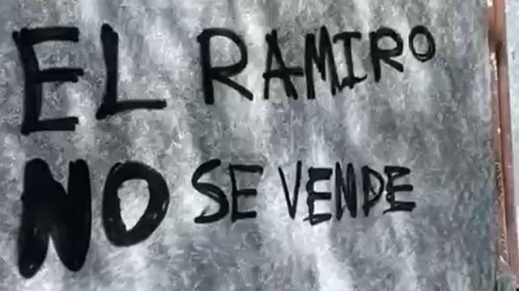 El Ramiro no se vende: pintadas contra el curso de Ayuso creado sólo para hijos de diplomáticos europeos