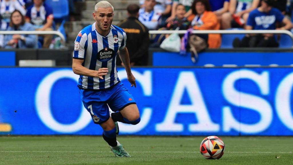 Lucas Pérez en un partido con el Deportivo.