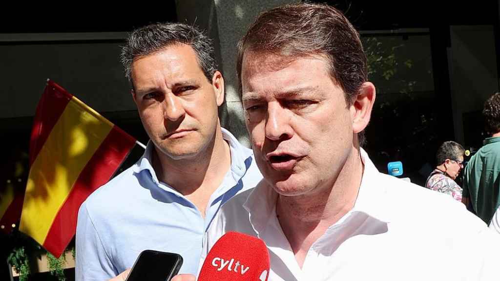 Alfonso Fernández Mañueco junto a Isabel Blanco y Raúl de la Hoz en Madrid