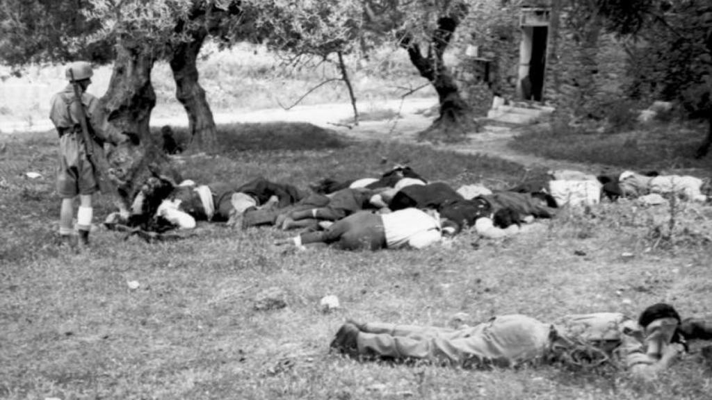 Asesinato de civiles griegos por paracaidistas alemanes en Creta, en junio de 1941. Foto: Archivos Federales de Alemania
