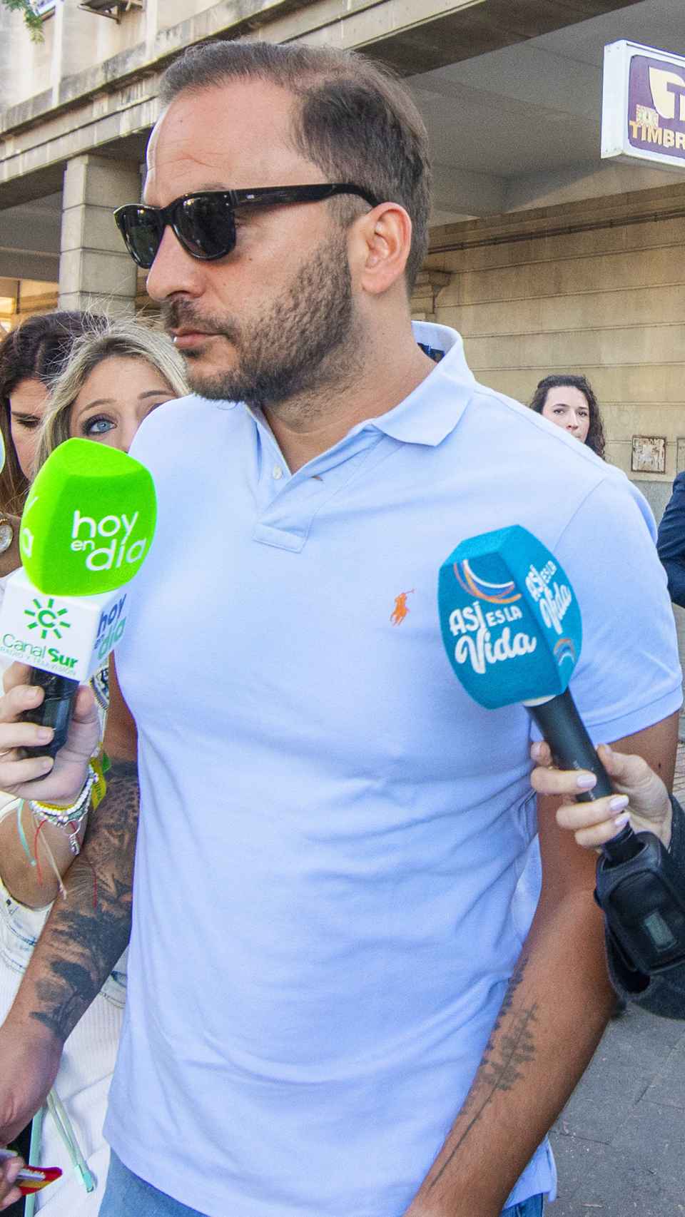 Antonio Tejado, saliendo de firmar de los juzgados.