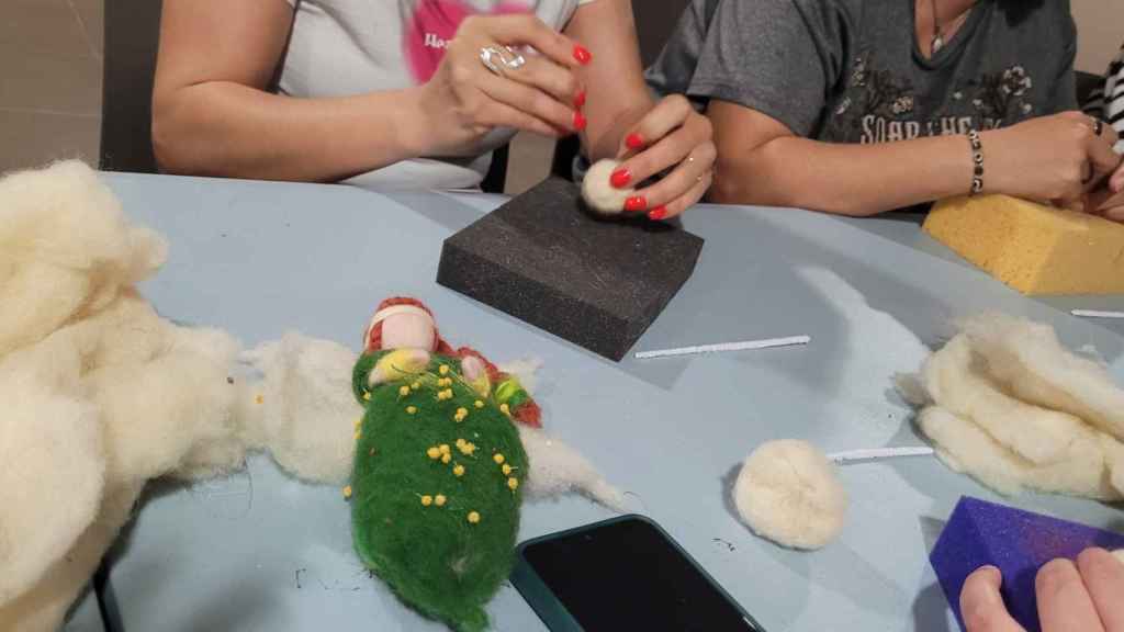 Los talleres se realizan de manera grupal, tanto con las madres como con los hijos de las usuarias.