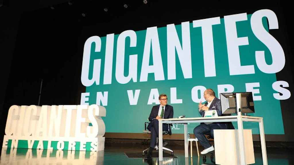 Víctor Manuel Martín, a la izquierda, y Javier Losán, a la derecha, durante la presentación.