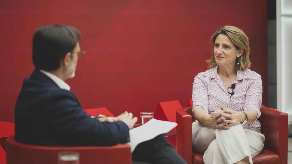 La candidata del PSOE a las elecciones europeas, Teresa Ribera, en un momento de la entrevista.