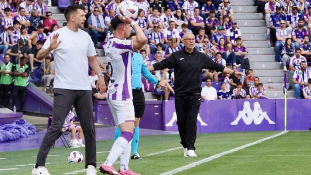 Pezzolano da órdenes a los suyos durante el encuentro ante el Villarreal B