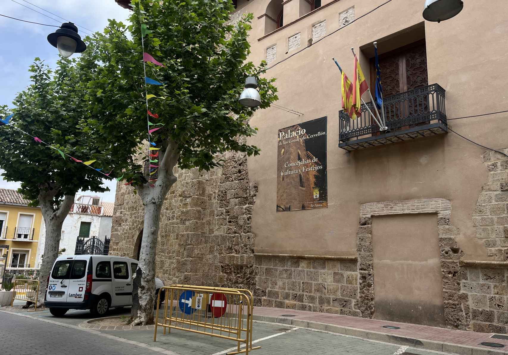 Exterior del Palacio de los Condes de Cervelló, set de rodaje de 'El Cautivo', en Anna (Valencia). Raquel Granell