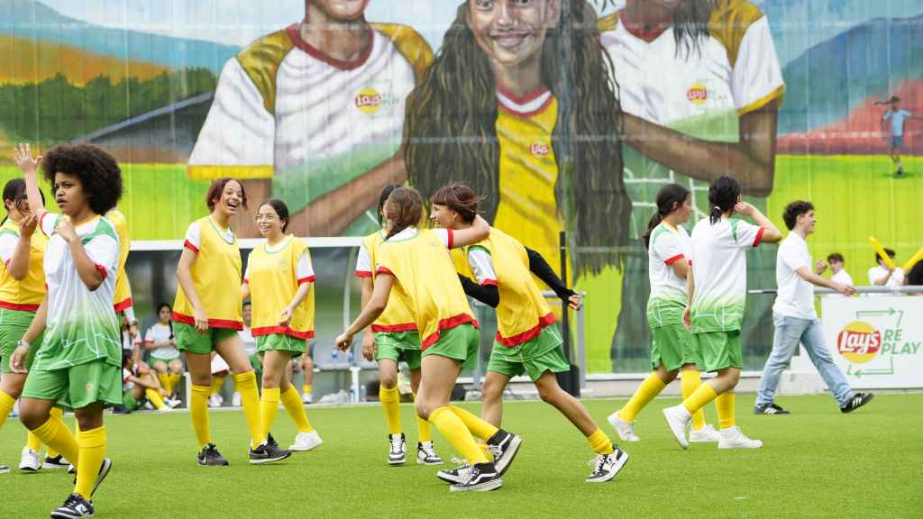 Las niñas jugaron un torneo el día de la inauguración del campo Lay's Reply