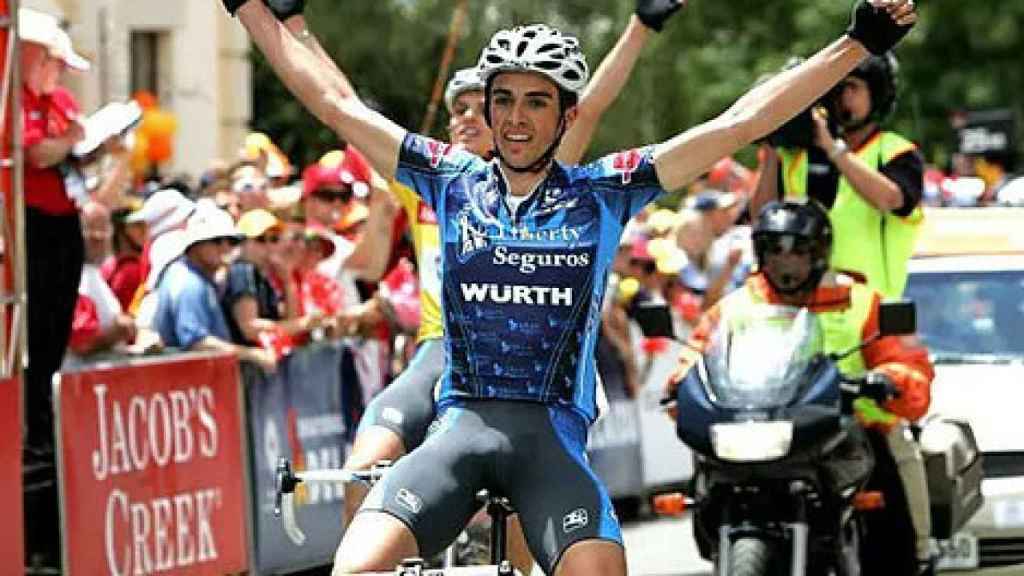 Alberto Contador celebrando su victoria en el Tour Down Under 2005.