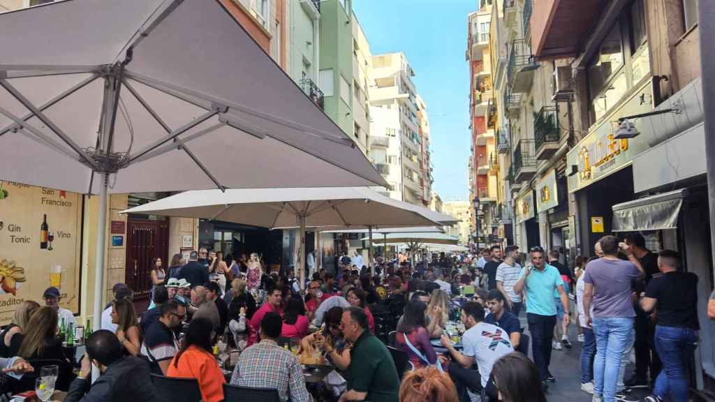 La concurrida calle Castaños de Alicante, donde se va a aplicar la ZAS.