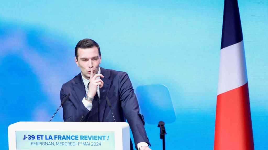 Jordan Bardella, presidente de la RN, en un mitin político en Perpiñán, Francia.