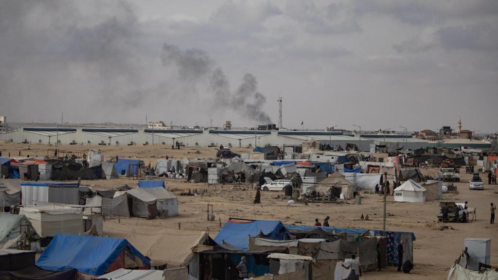 Palestinos se preparan para abandonar áreas de Rafah en medio de nuevos ataques israelíes.