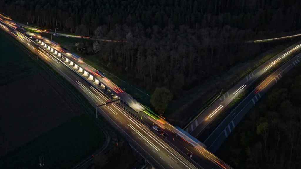 Todo tipo de vehículos pueden circular sobre el puente ATLAS