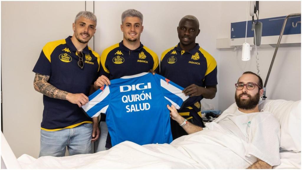 Los jugadores del Dépor visitan Quirónsalud A Coruña