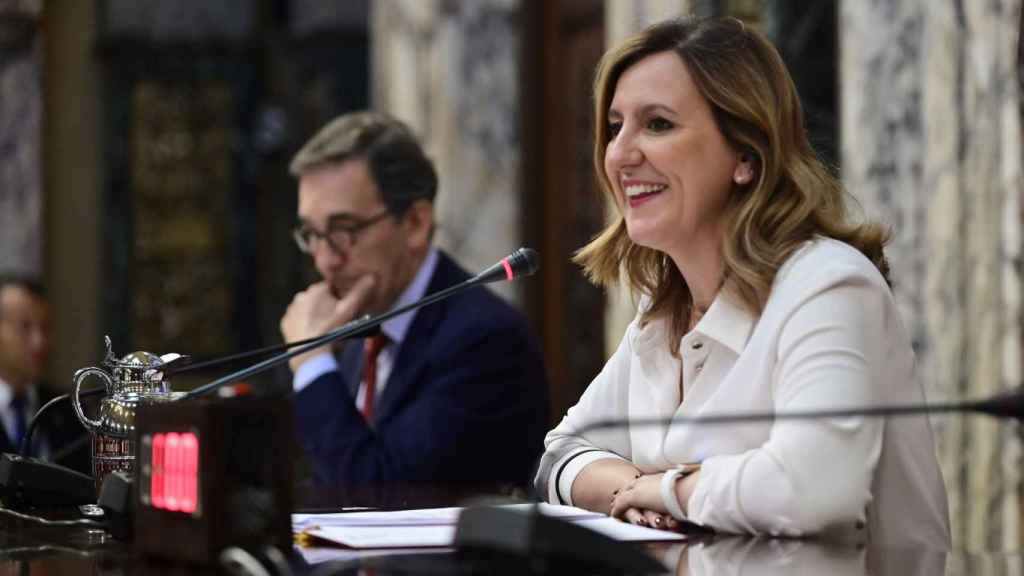 La alcaldesa de Valencia, María José Catalá, en el pleno este martes. EE
