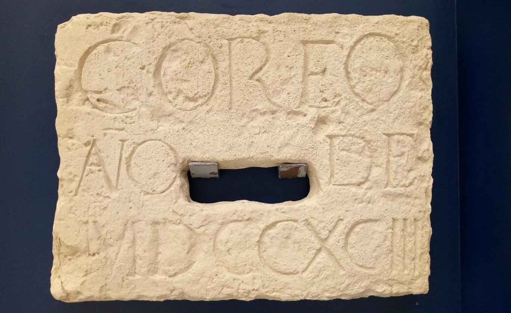 Imagen de archivo del buzón más antiguo de España en Mayorga