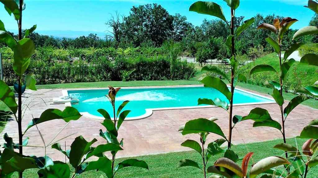 La piscina del complejo para disfrutar del verano