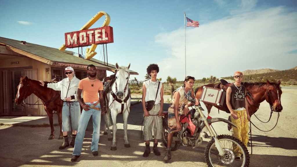 Imagen de la campaña de TwoJeys x Zara.