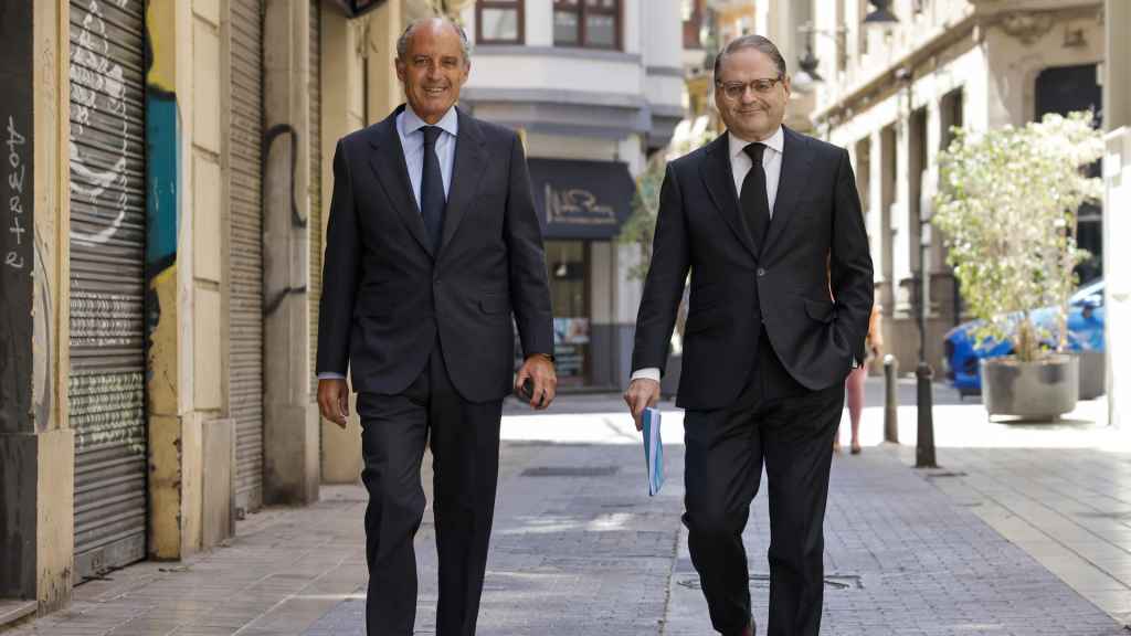 Francisco Camps, junto a su abofado, Pablo Delgado.